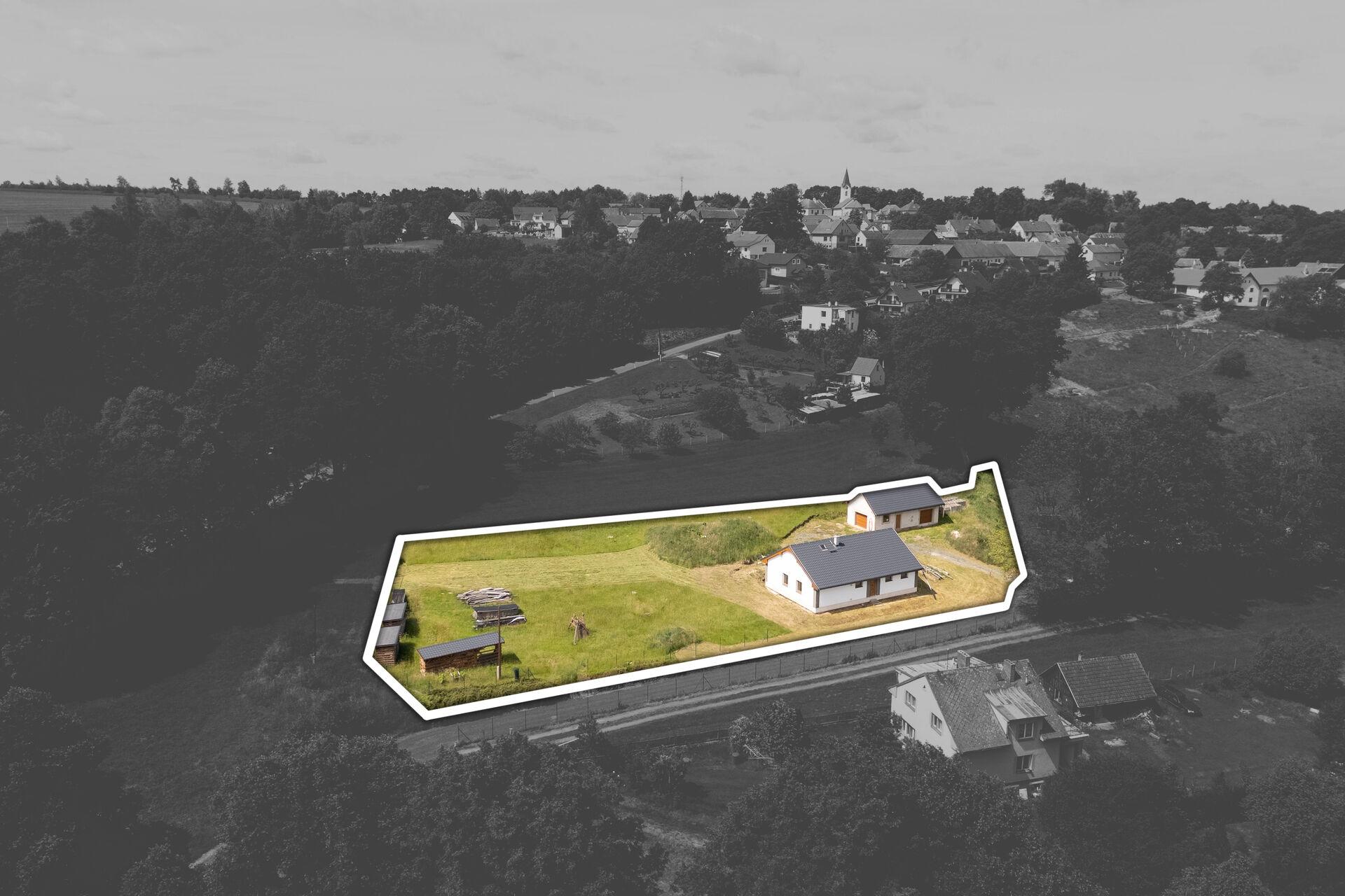 Moderní rozestavěný bungalov 4+kk s pozemkem 3 187 m² a garáží pro 2 auta
