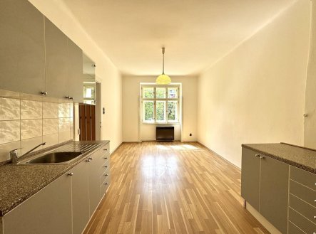Pronájem bytu 2+kk s balkonem, Rooseveltova, Praha 6