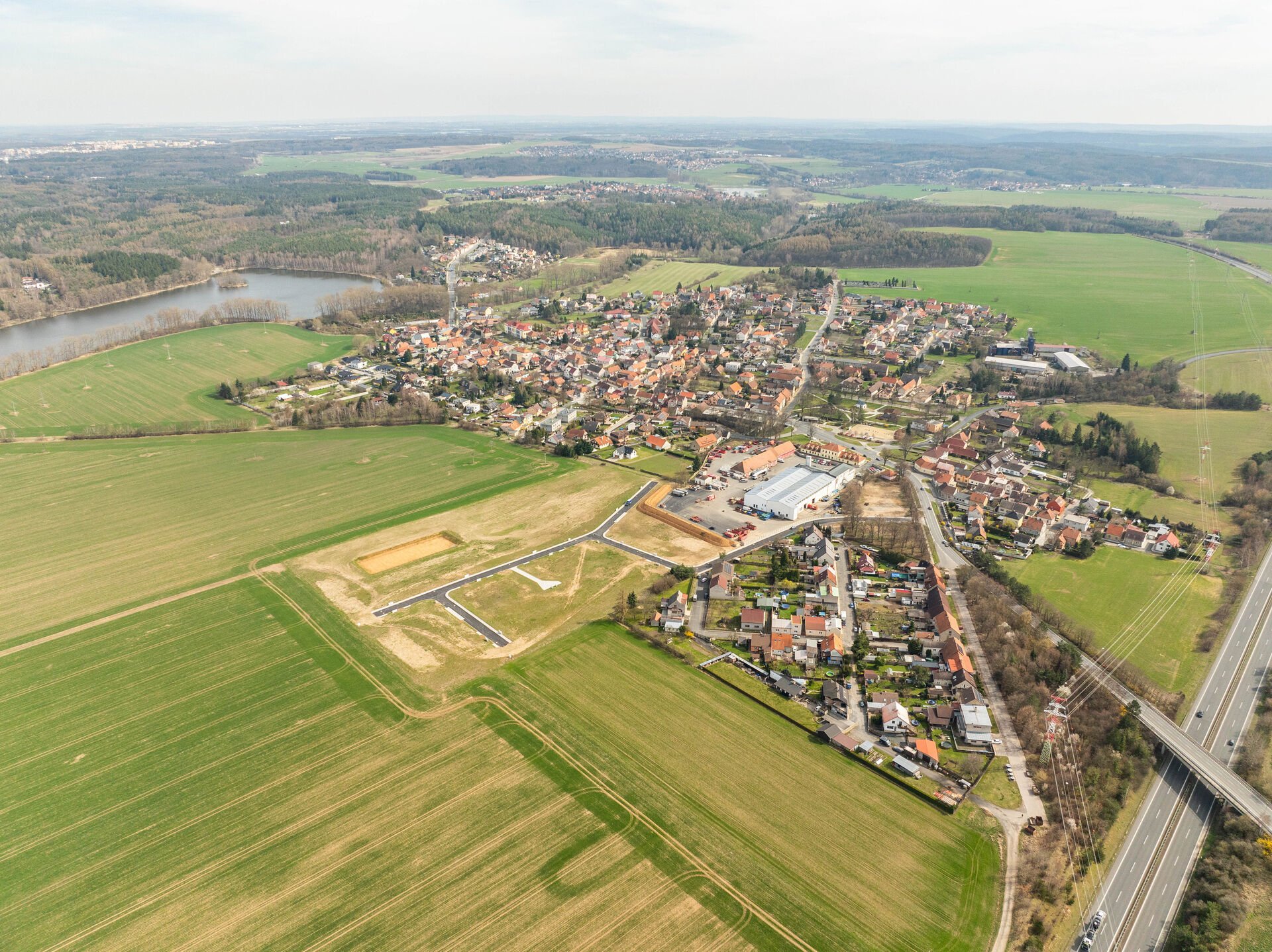 Krásná nová lokalita stavebních parcel, blízko přírody, na dohled od Turyňského rybníka