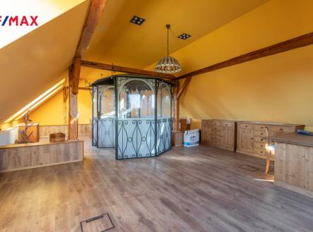 Pronájem kanceláře, 85 m²