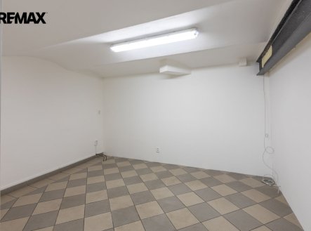 Pronájem jiné komerční nemovitosti, 70 m²