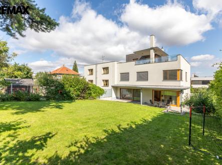 Pronájem domu/vily, 339 m²