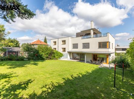 Pronájem domu/vily, 339 m²