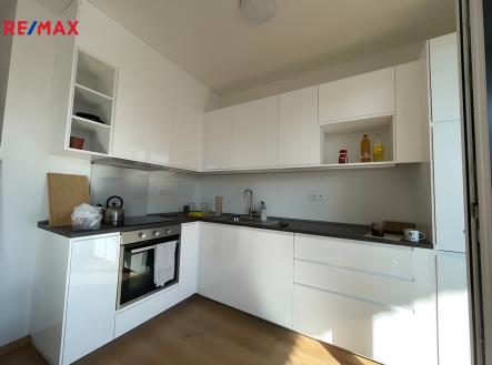 Pronájem bytu, 1+kk, 38 m²