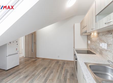 Pronájem bytu, 2+1, 60 m²