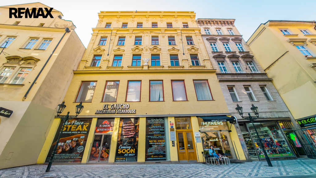 1. Průčelí domu Železná 490-14