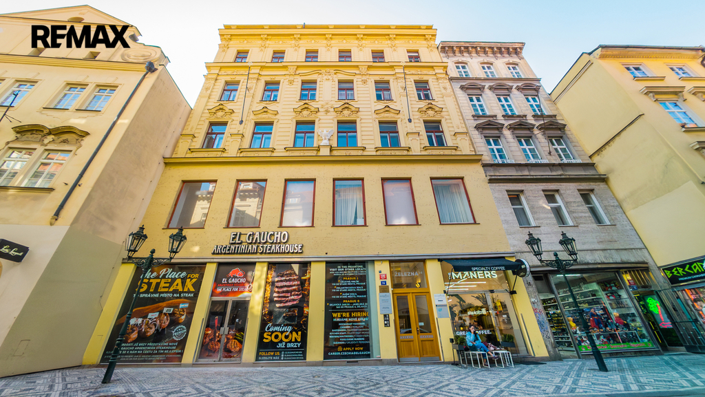 1. Průčelí domu Železná 490-14