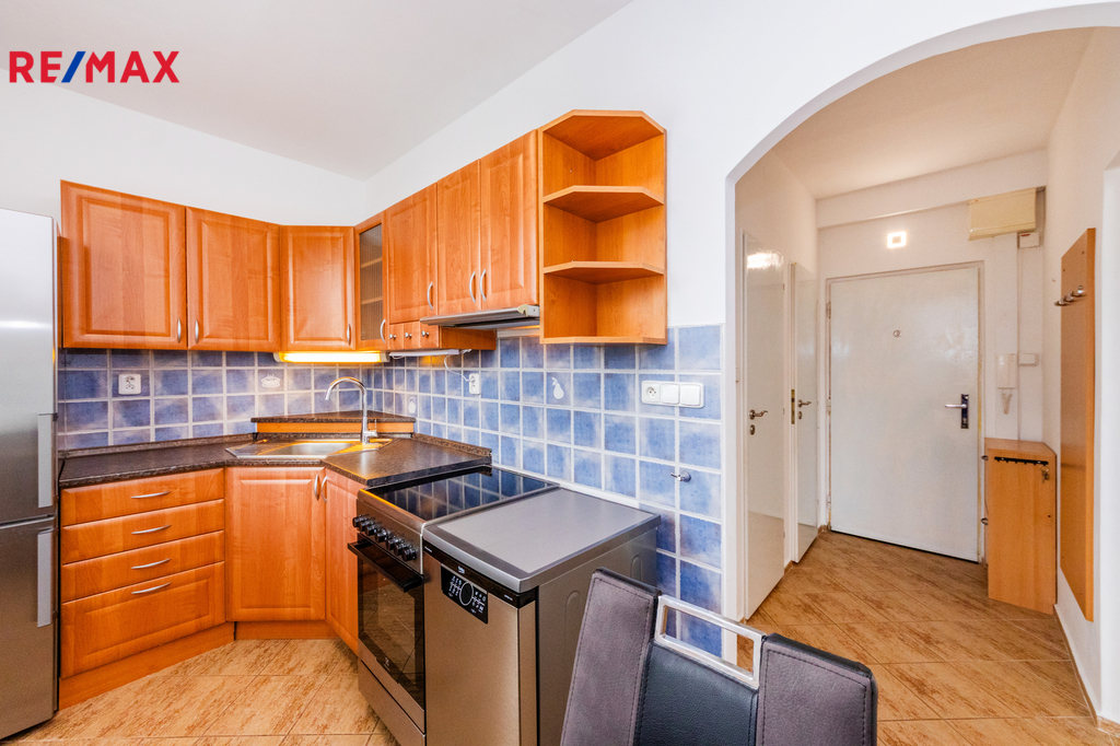 1. Kuchyně s kuchyňskou linkou