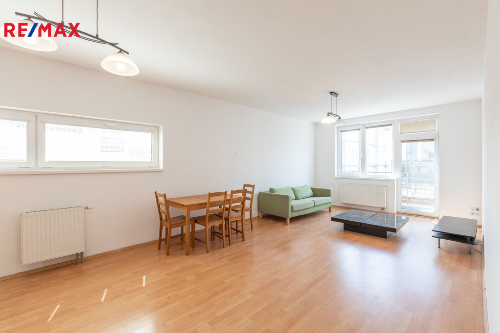 Obývací pokoj s kuchyňským koutem