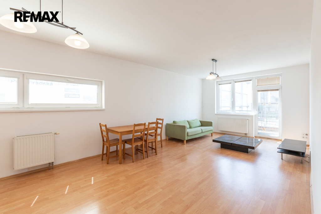 Obývací pokoj s kuchyňským koutem