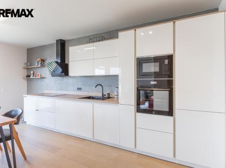 Pronájem bytu, 3+kk, 110 m²