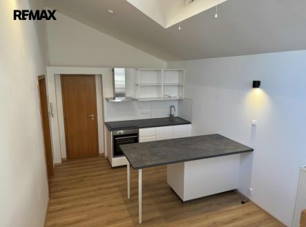 Pronájem bytu, 1+kk, 46 m²