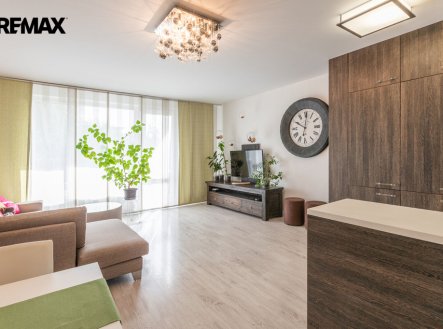 Skvělý byt 3+kk s velkou terasou a parkovacím stáním v Čakovickém parku k pronájmu