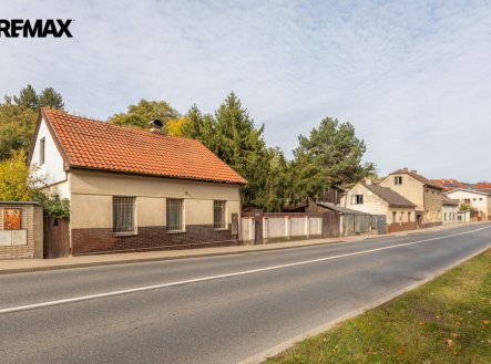 Starší rodinný dům se zahradou v Radotíně