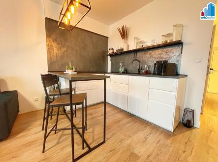 Pronájem bytu, 1+kk, 37 m²