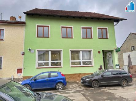 Pronájem bytu, 3+1, 140 m²