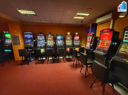 Pronájem obchodní prostor, 110 m²