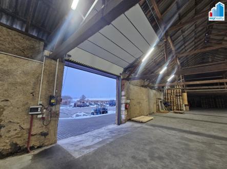 Pronájem komerčního objektu, sklad, 300 m²