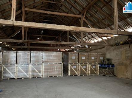 Pronájem komerčního objektu, sklad, 300 m²