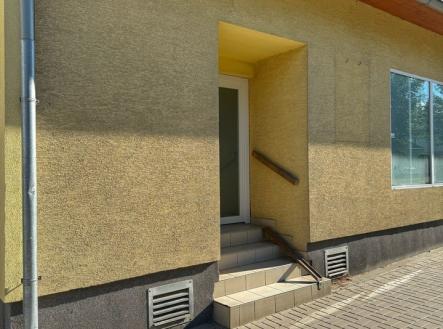 Pronájem obchodní prostory, 160 m²