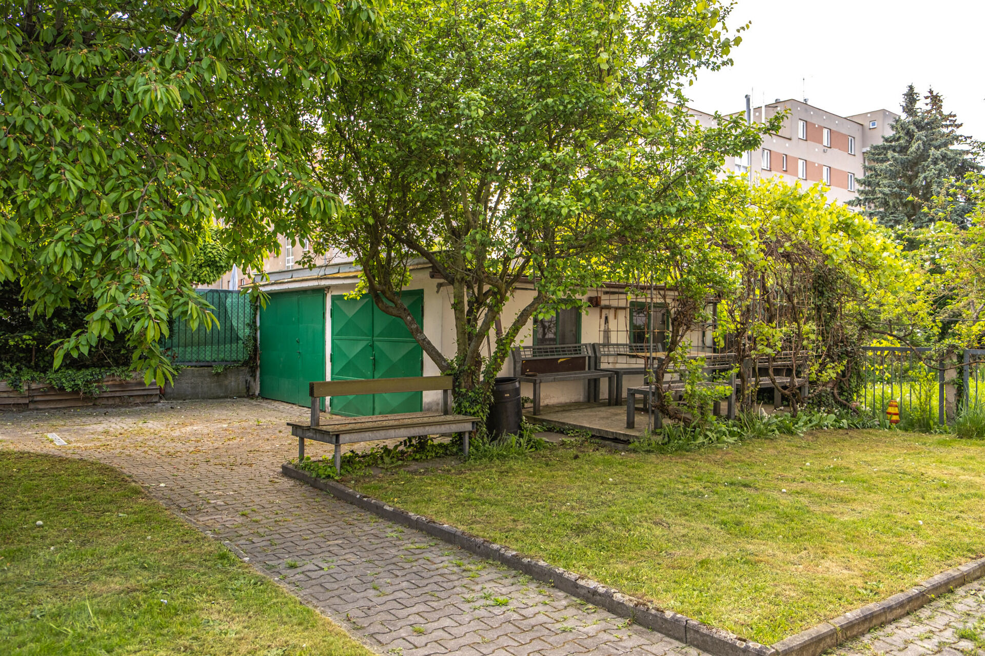 Prostorný vícegenerační dům se 2 garážemi a zahradou v žádané lokalitě Plzeň – Slovany