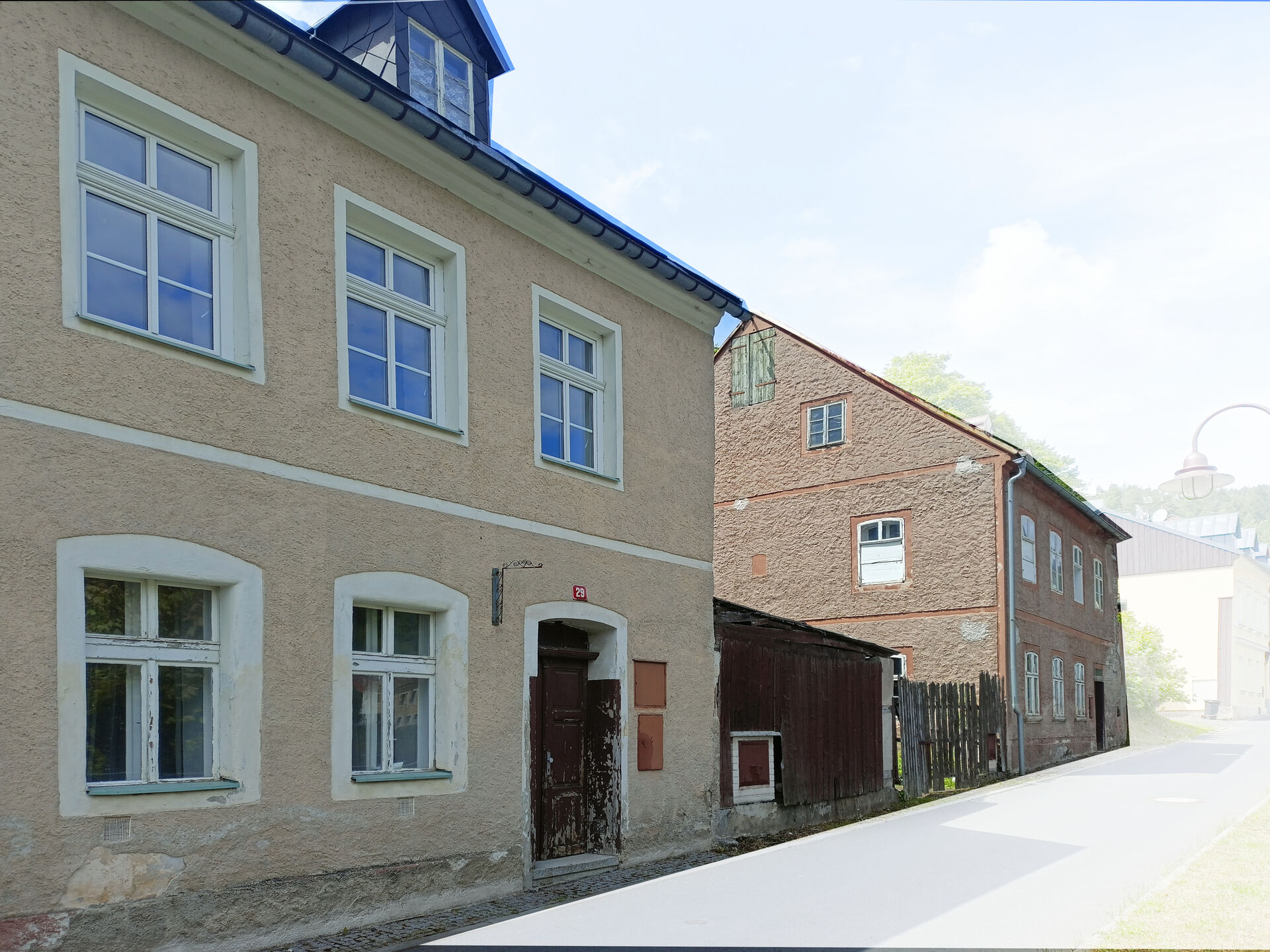 Dva domy se zahradou a stavební pozemek v Jáchymově