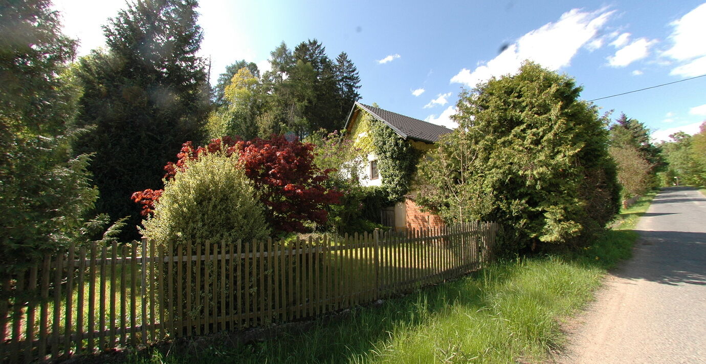 Romantická chalupa s velkým pozemkem v Hnačově