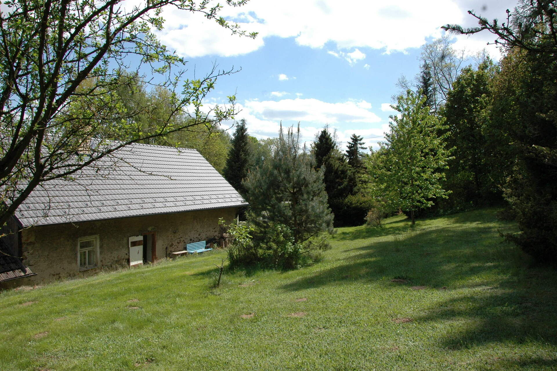 Romantická chalupa s velkým pozemkem v Hnačově