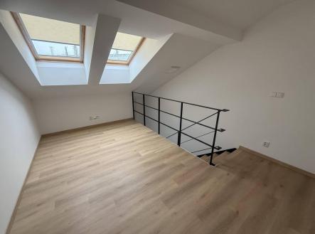 Pronájem bytu, 3+kk, 81 m²