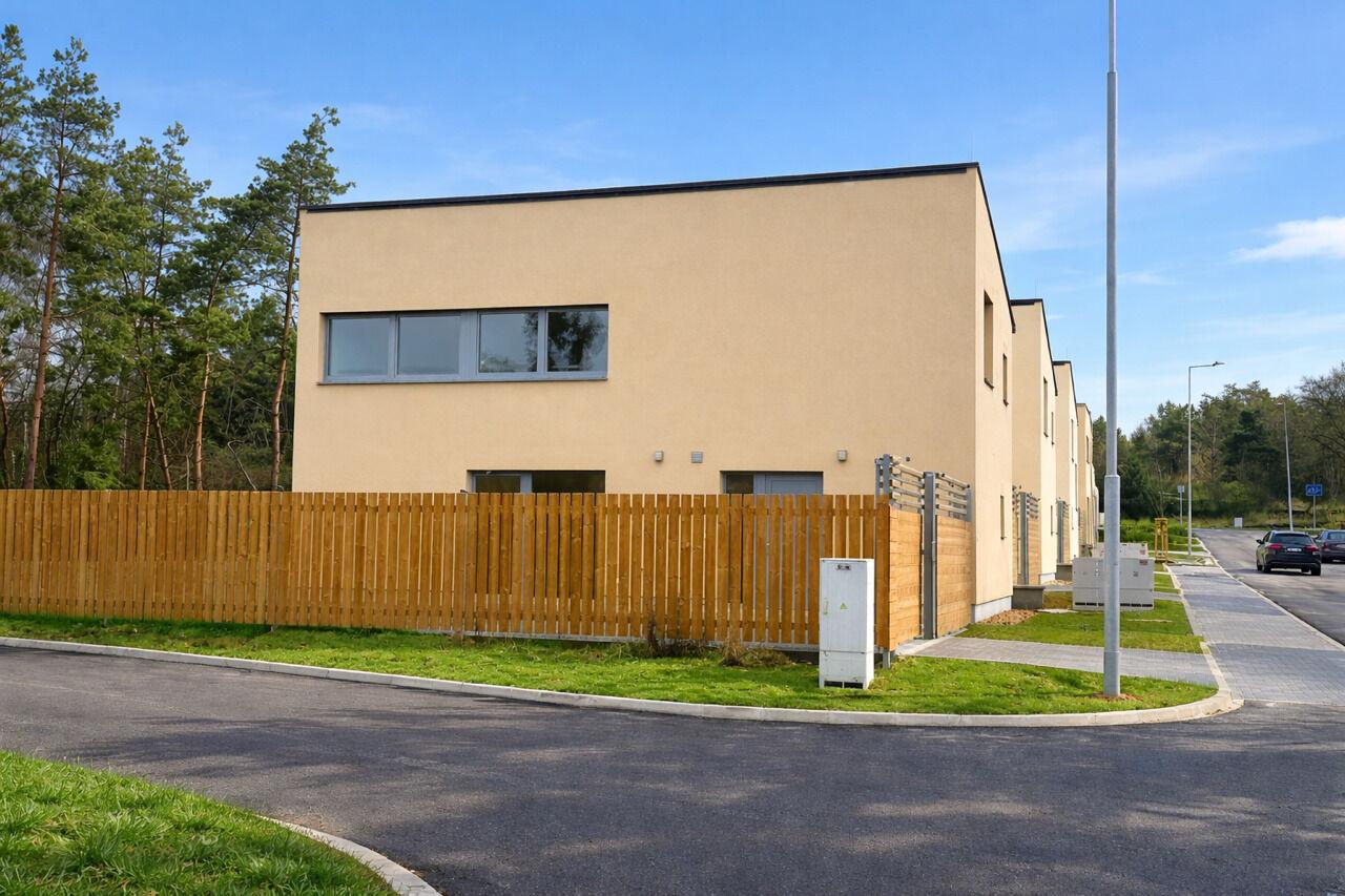 Pronájem novostavby moderního RD 4+kk se zahradou – Plzeň, Valcha