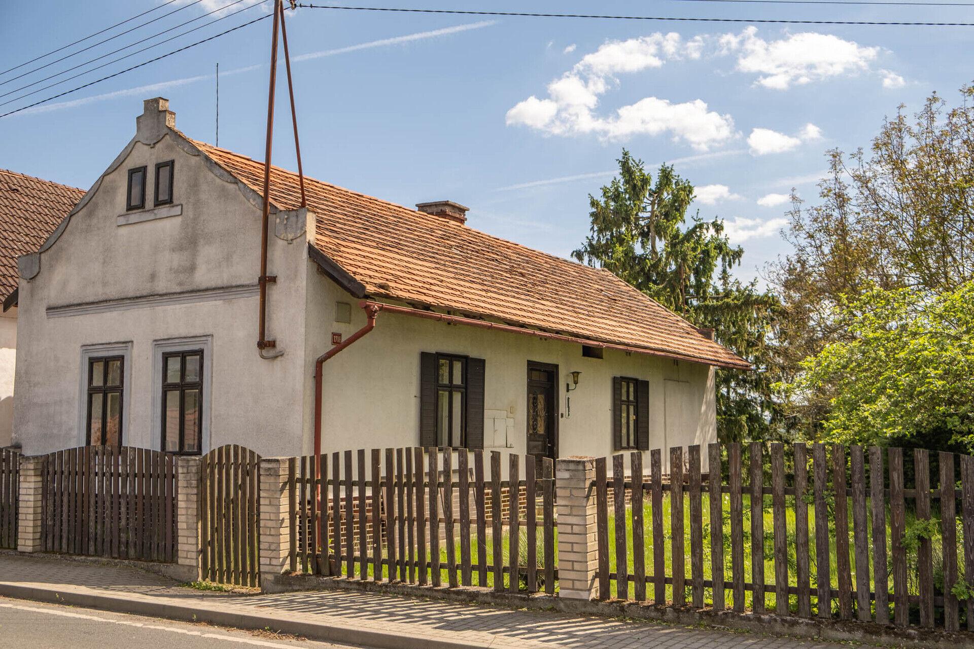 Pěkná chalupa s historickým geniem loci v obci Žákava