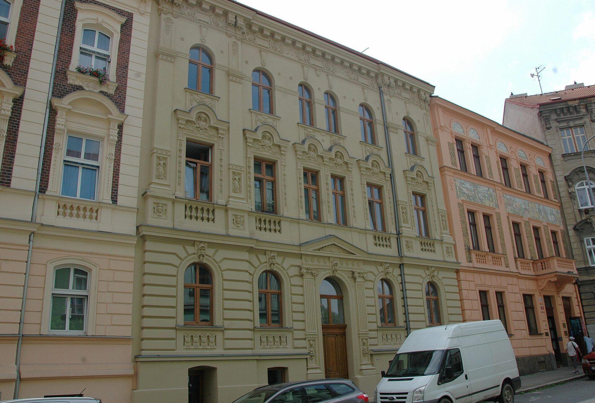 Pronájem moderního bytu 2+kk s balkonem v centru Plzně