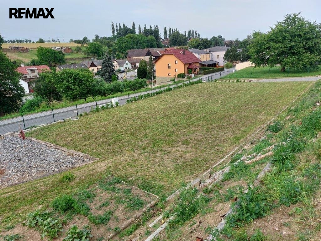 Celkový pohled na pozemek.