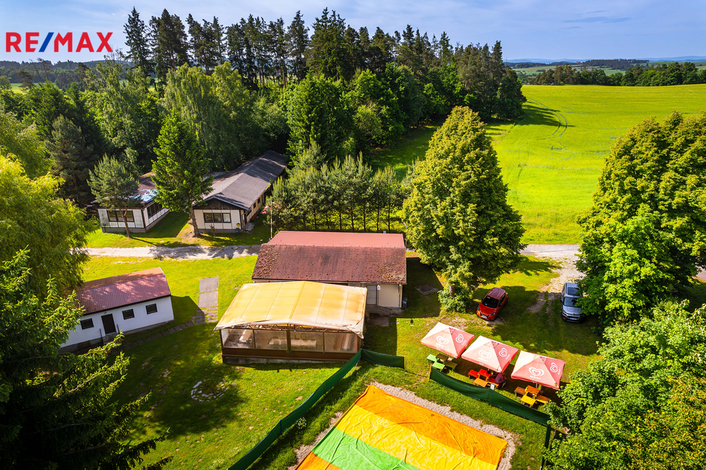 Restaurace a zázemí.