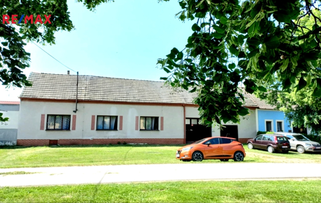 Čelní pohled z ulice.