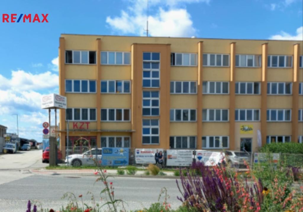 Budova KZT, kde se sklad nachází.