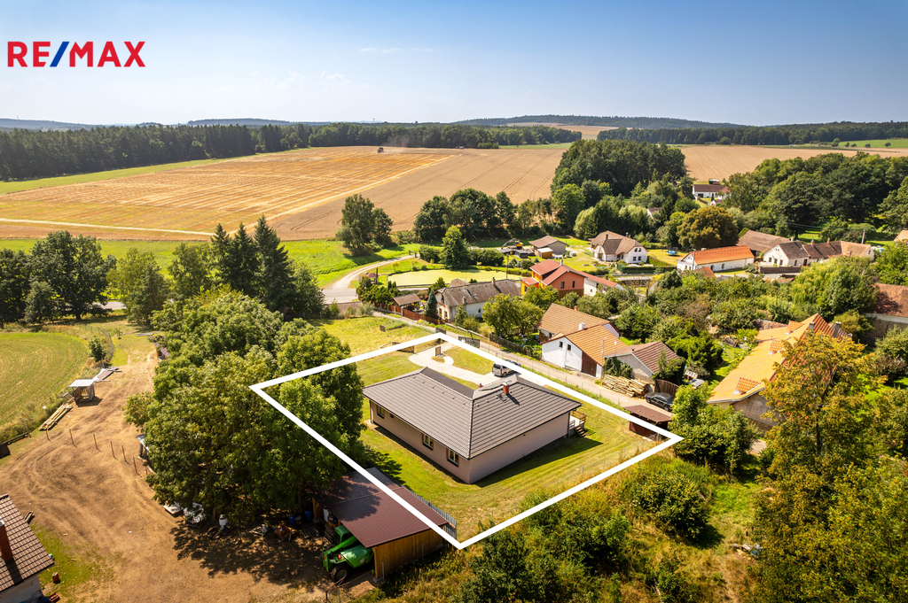 Pohled zvrchu kopce.