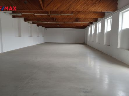 Pronájem jiné, 325 m²