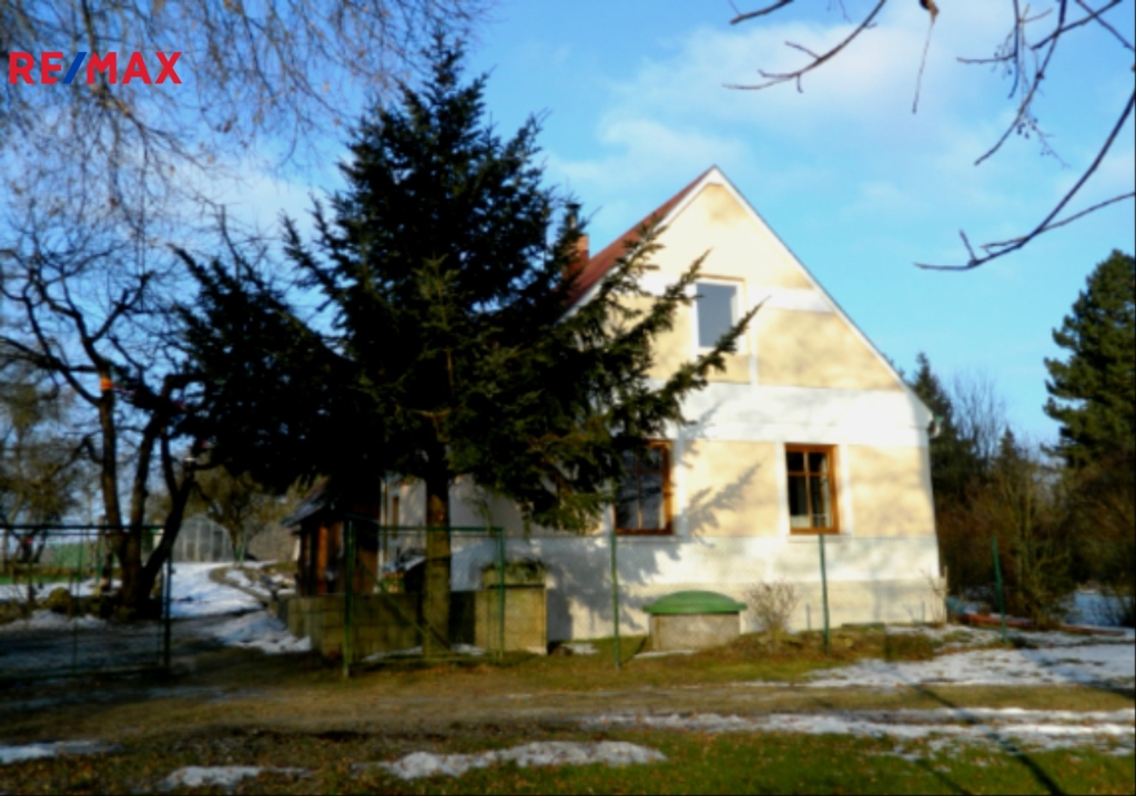 Pohled na průčelí domu.