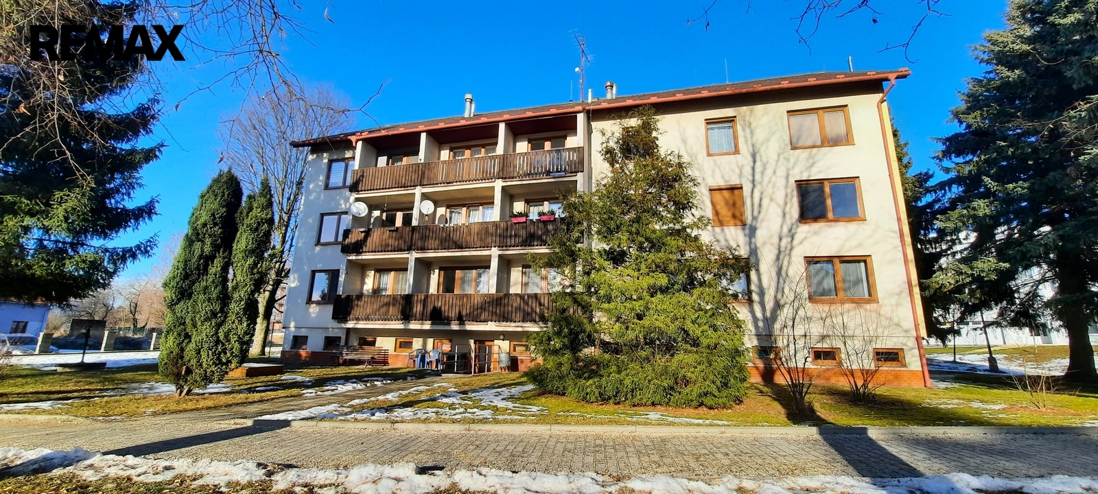 celkový pohled od silnice