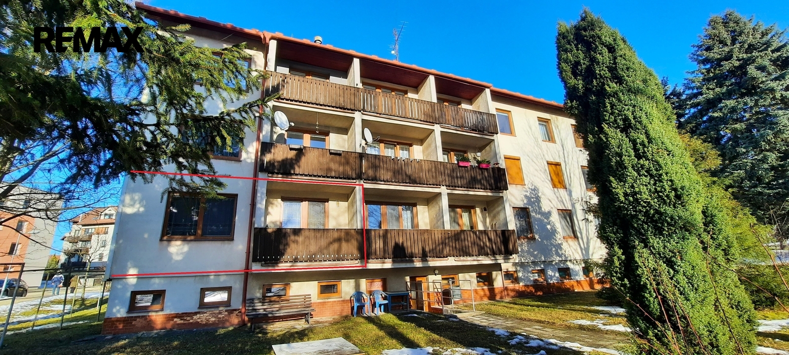 pohled na byt - obývací pokoj a kuchyň