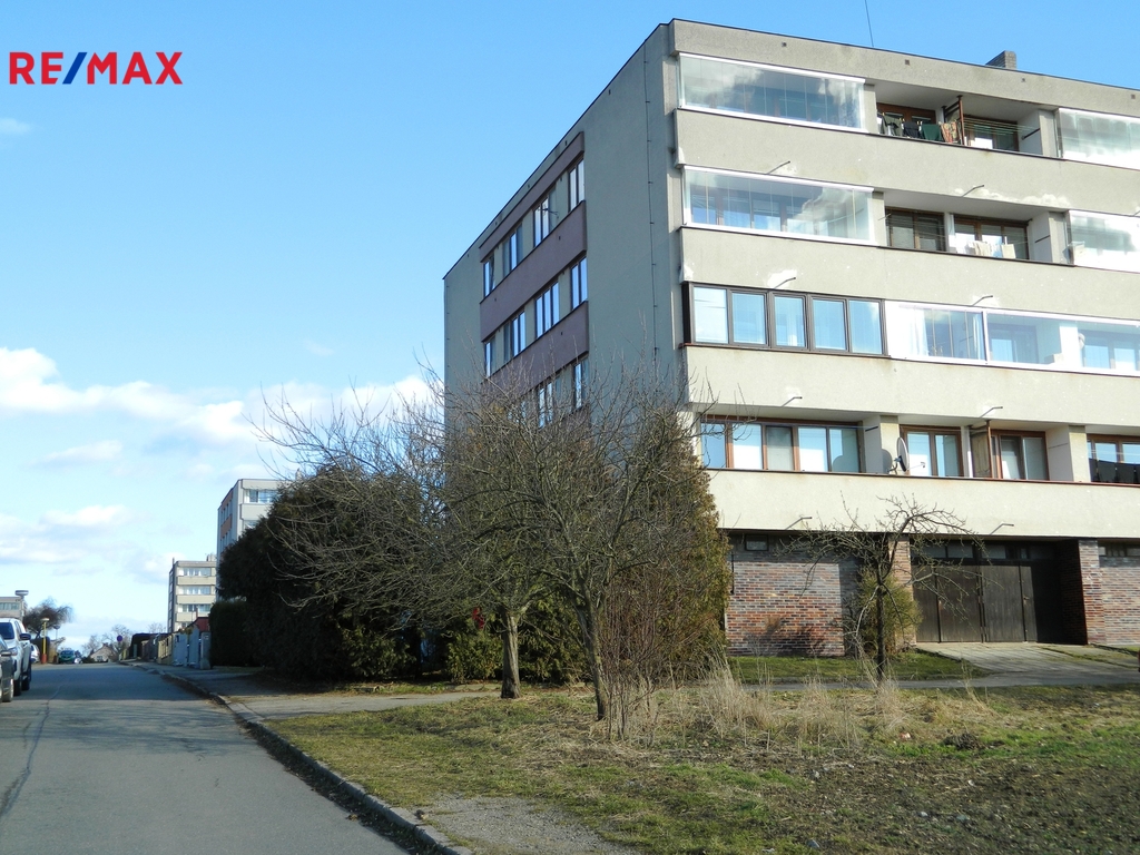 Garáž je v klidné lokalitě města.