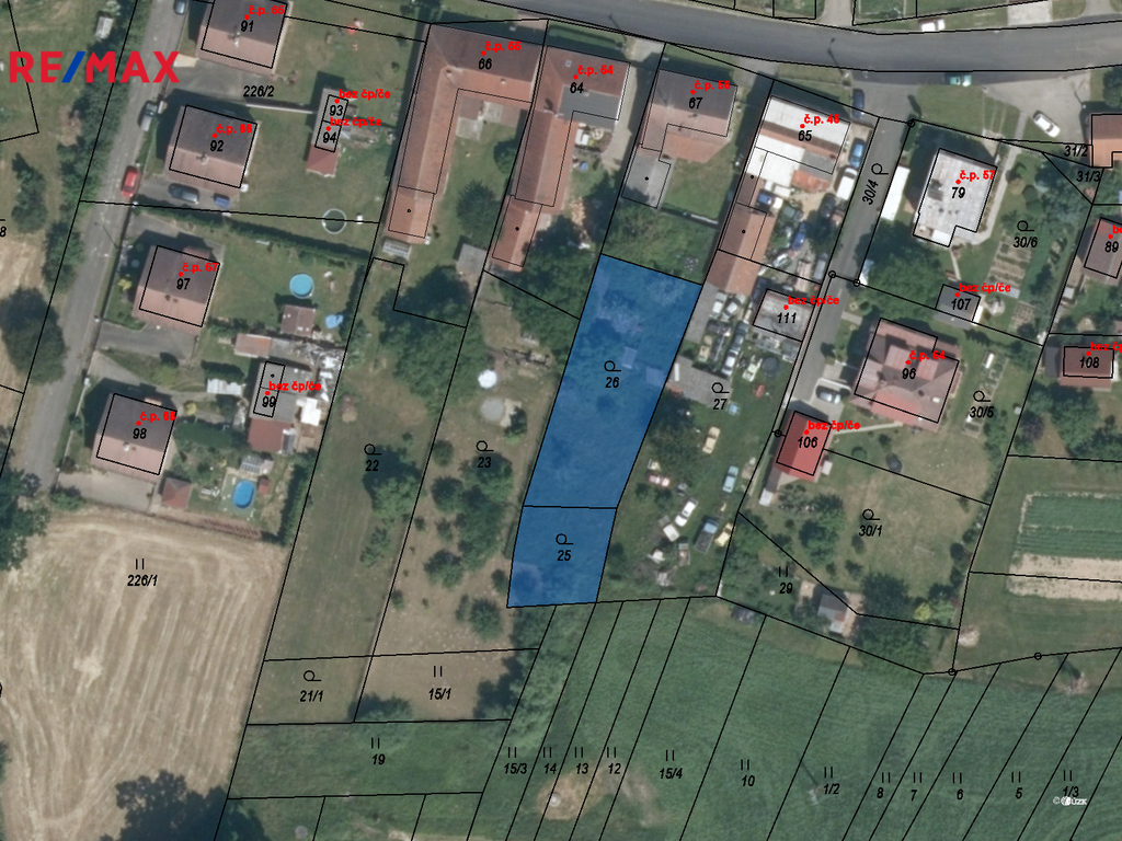 Letecký pohled na pozemek.