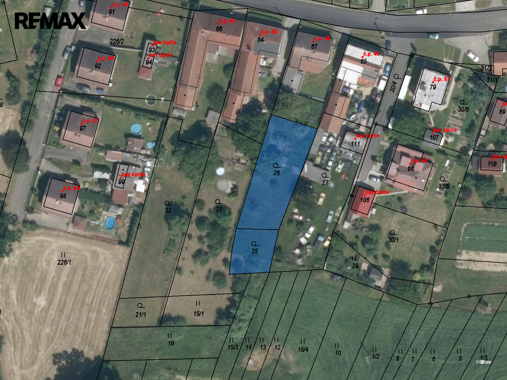 Letecký pohled na pozemek.