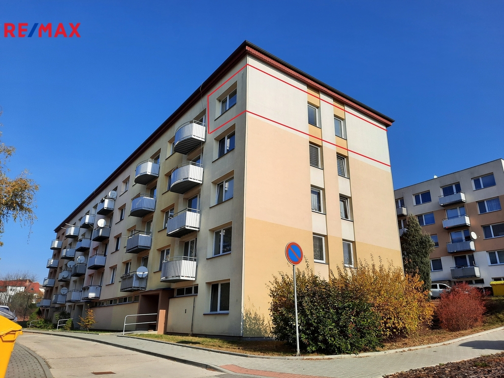 čelní pohled na dům a byt