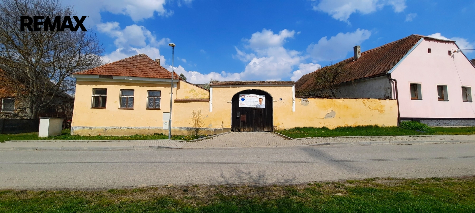 čelní pohled na dům