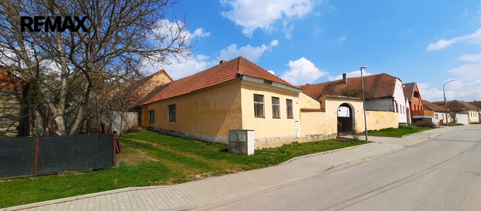 pohled zleva