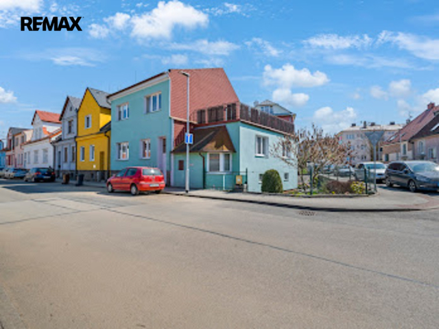 a7402390-copy.jpg
