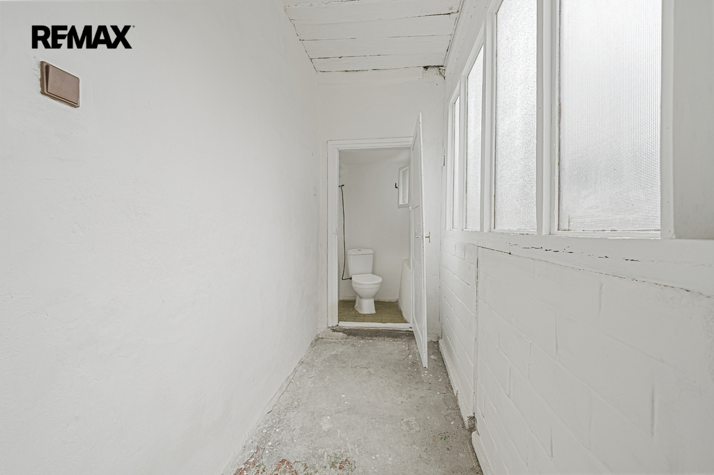 a7408414-copy.jpg