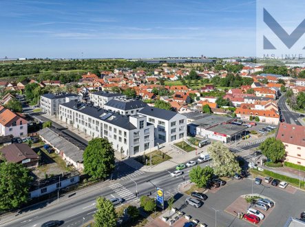 Prodej komerčního prostoru ploše 89 m2 v 1. NP nového projektu Centrum Hostivice